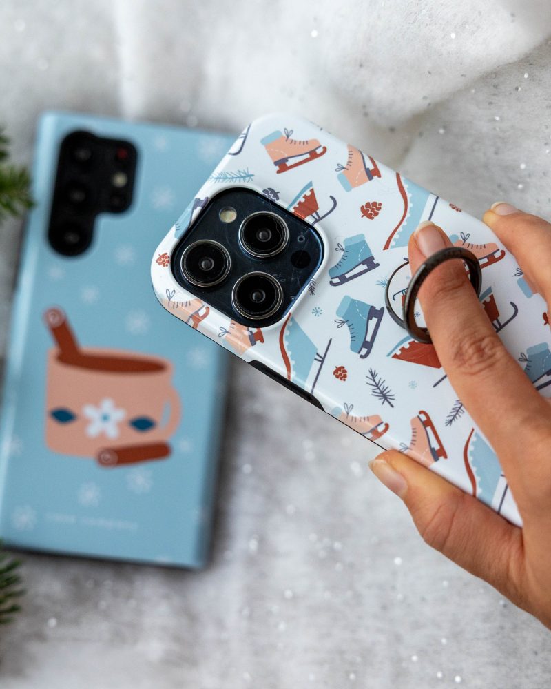 Cover per smartphone con un anello per telefono